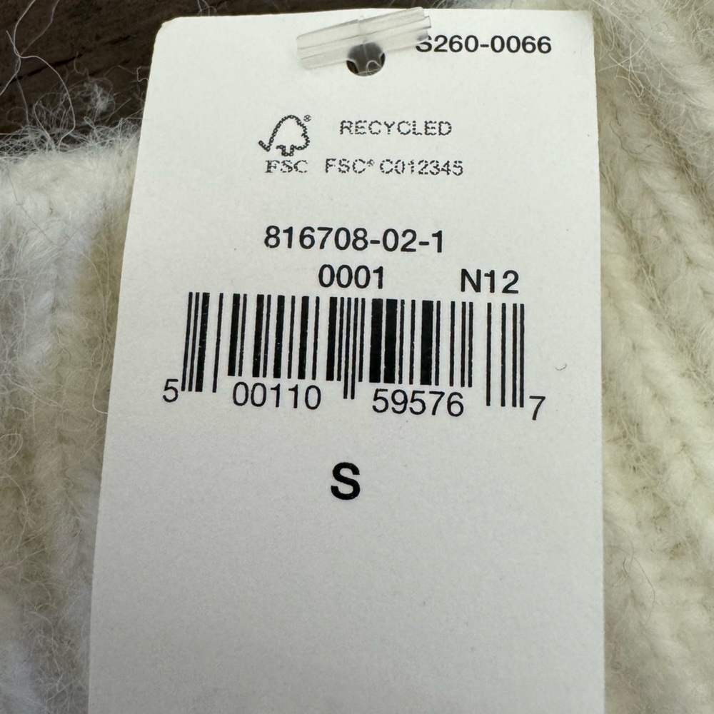 Cozy White and Gray Patterned Sweater - Picture 3 of 3